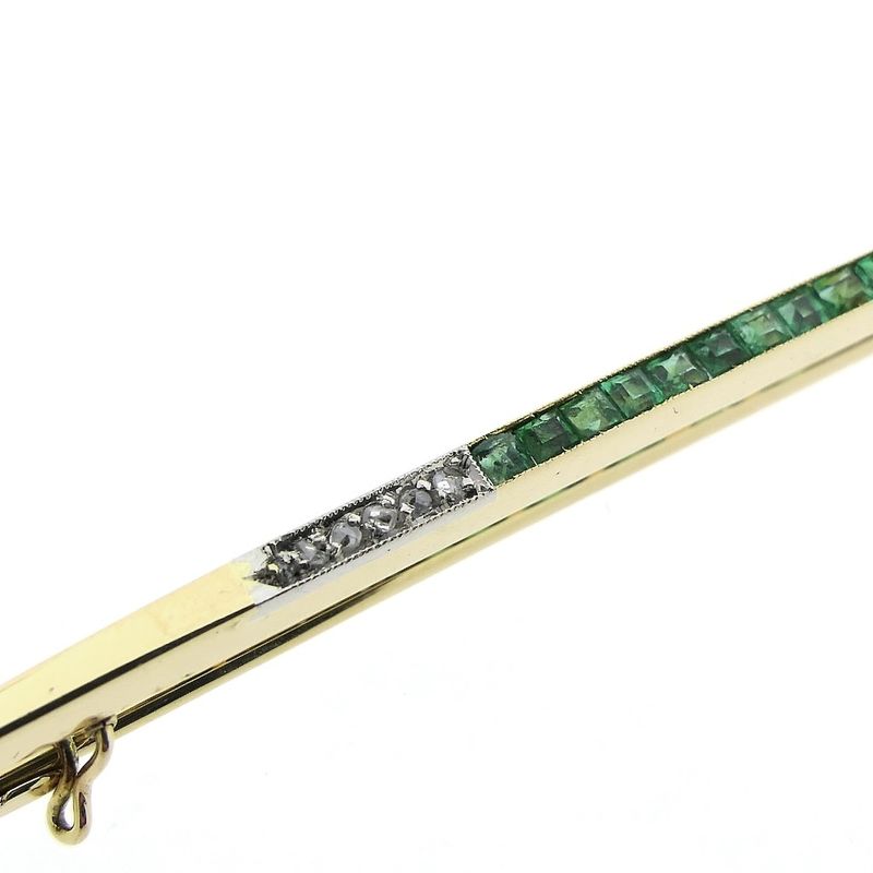 Image 3 of Long, narrow gold brooch with emerald and diamonds; approx. 0.06 ct.