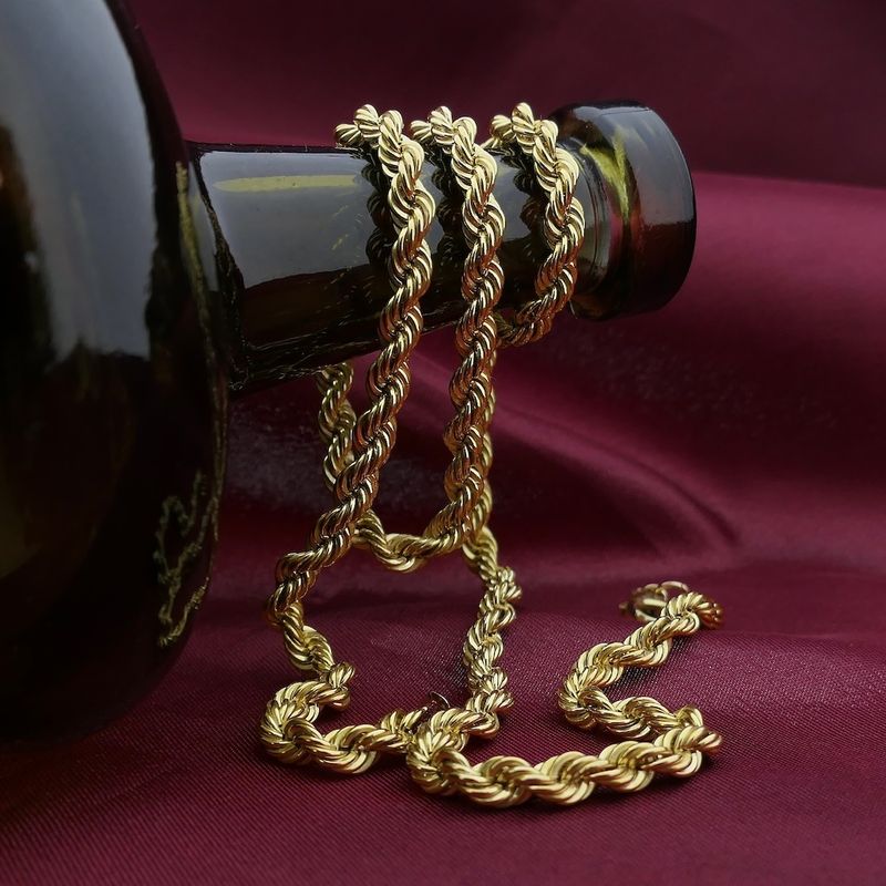 Image 2 of 8K Twisted Link Chain | 50cm