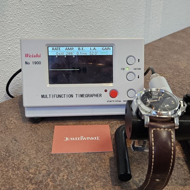 Image 21 of Panerai Luminor '8 Days' PAM00795; Men's watch with 8 days power reserve