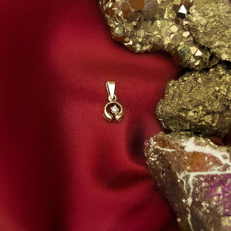 Image 2 of Gold pendant with diamond | 0.03 ct.