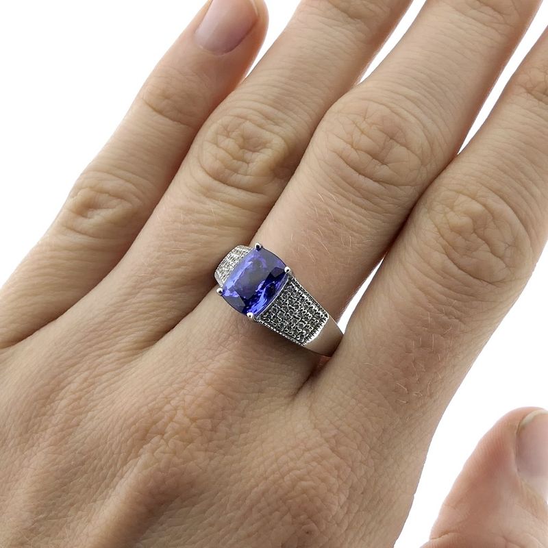 Image 4 of 18-karat white gold ring with iolite and diamond | 0.27 ct.