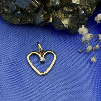 Image 2 of Gold heart pendant with diamond | 0.08 ct.