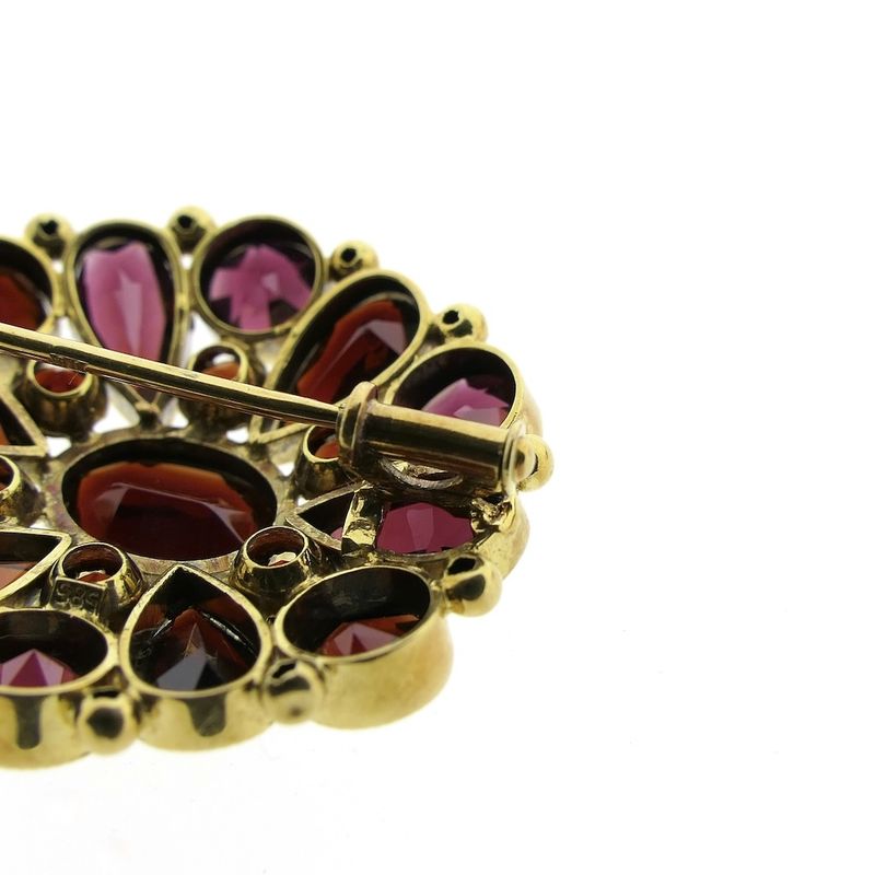 Image 8 of Vintage gold brooch with garnet