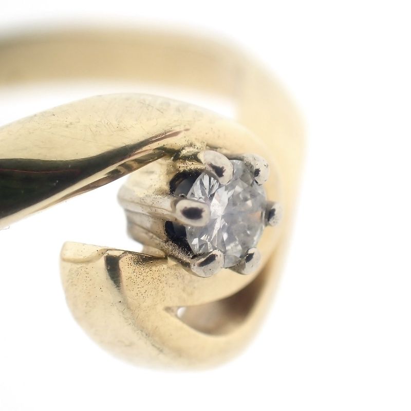 Image 3 of Gold solitaire ring with diamond; 0.07 ct.