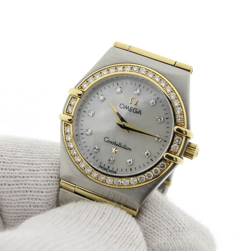 Image 7 of Omega Constellation Manhattan; Women's watch with mother-of-pearl dial and diamonds