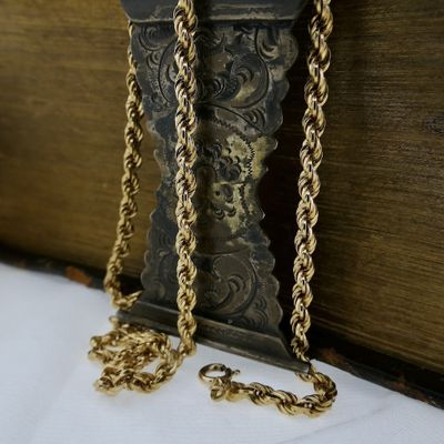 18K Gold Twisted Link Chain | 51cm Image 2 of 18K Gold Twisted Link Chain | 51cm