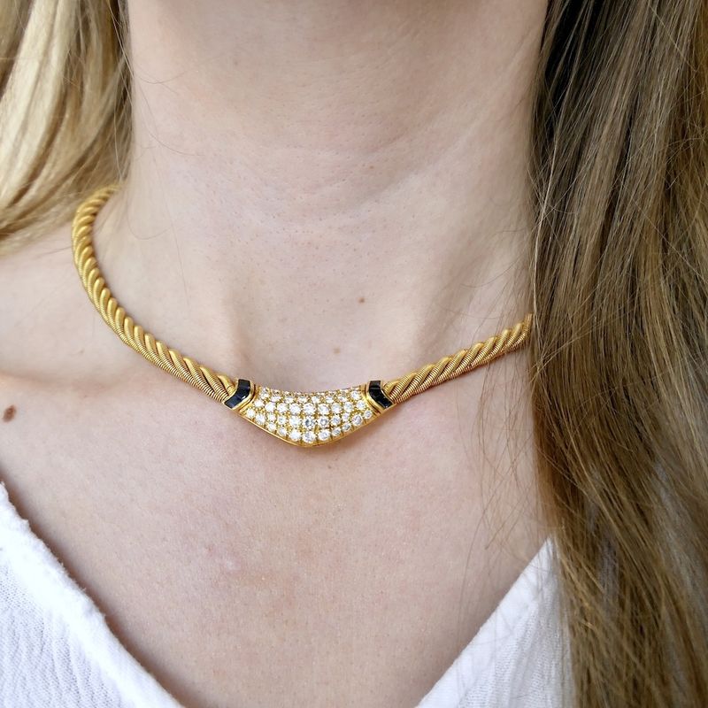 Image 3 of 18-karat gold necklace with diamonds and sapphire; Wellendorf | 42 cm