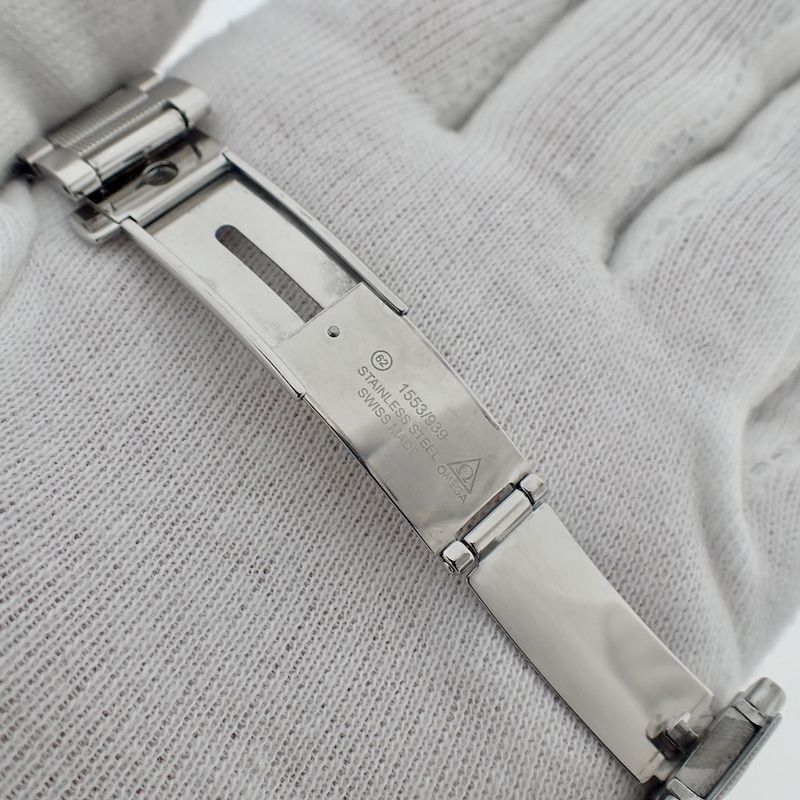 Image 14 of Omega Speedmaster Reduced; Chronograph watch with mother-of-pearl dial