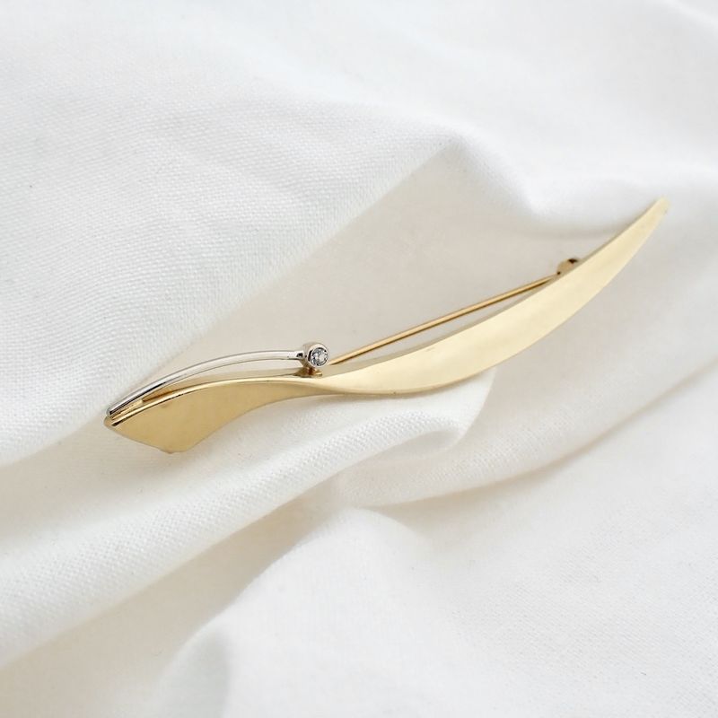 Image 4 of Two-tone gold brooch with zirconia