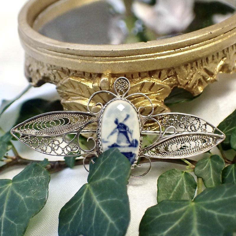 Image 2 of Silver old Dutch brooch with Delft blue
