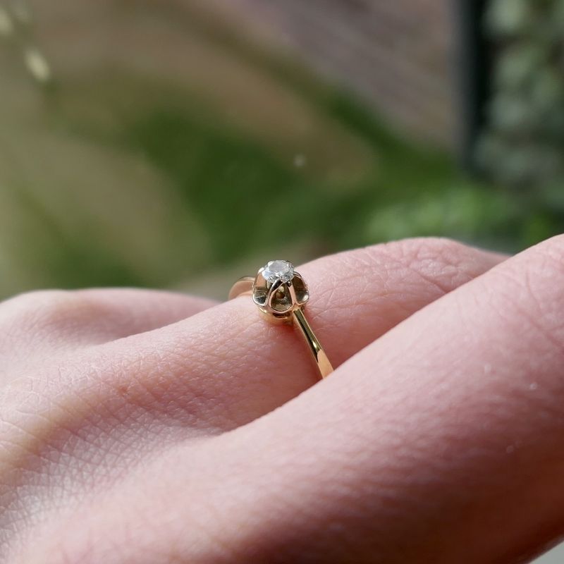 Image 7 of Gold solitaire ring with diamond; 0.09 ct.