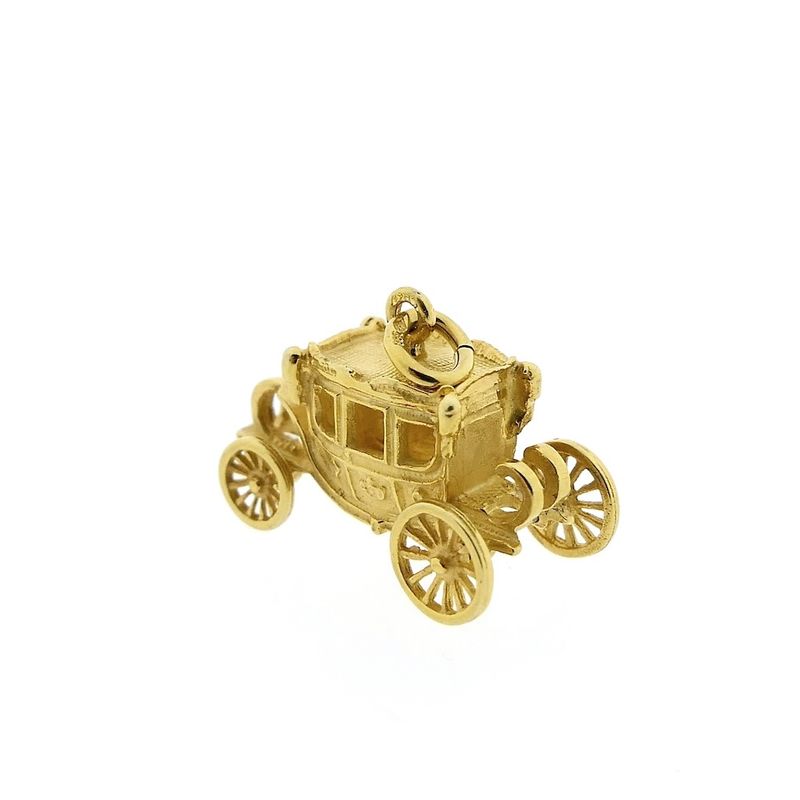 Image 3 of Gold pendant of an old carriage