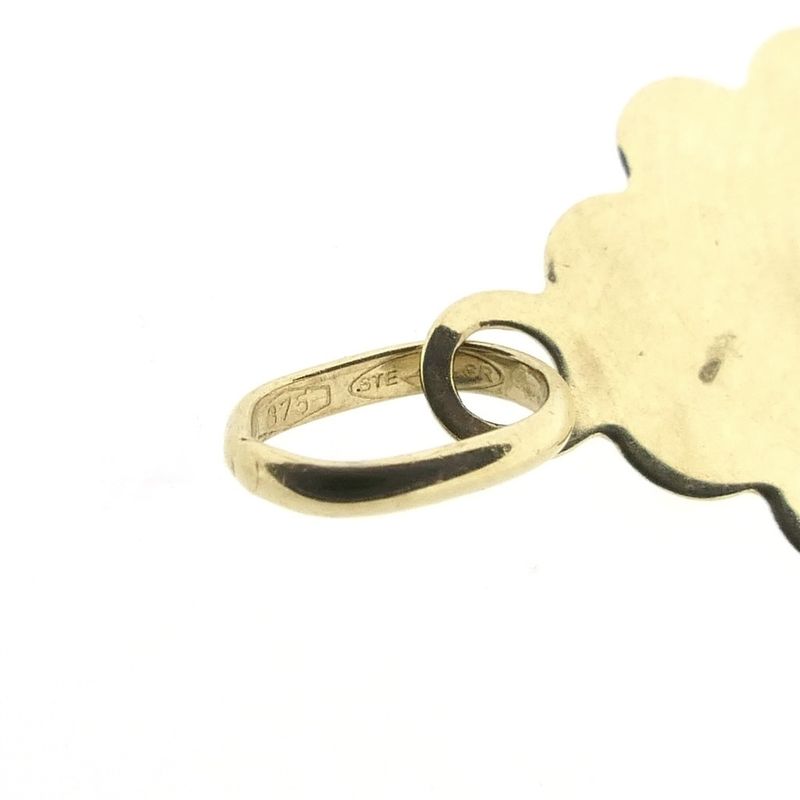 Image 5 of 9 carat pendant with a portrait of Mary and Jesus