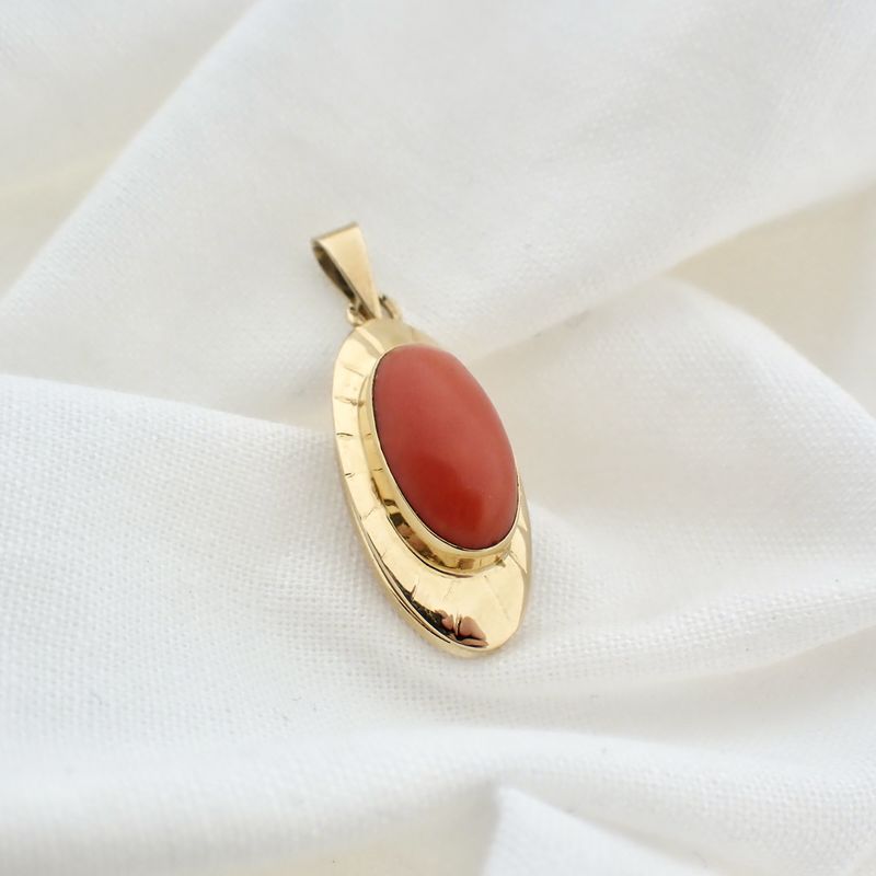 Image 4 of Gold pendant with blood coral