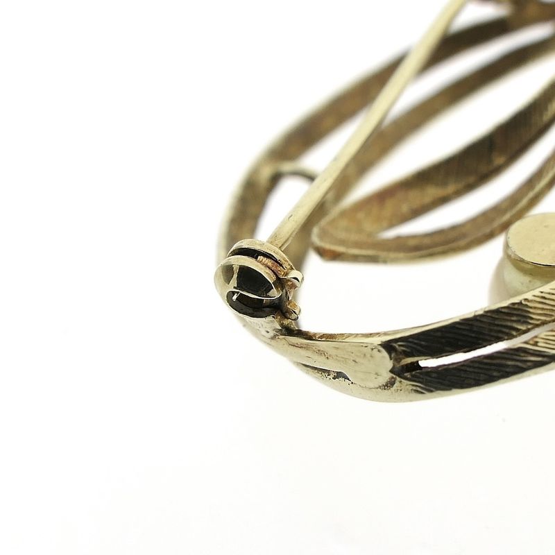 Image 5 of Vintage gold brooch with pearl.