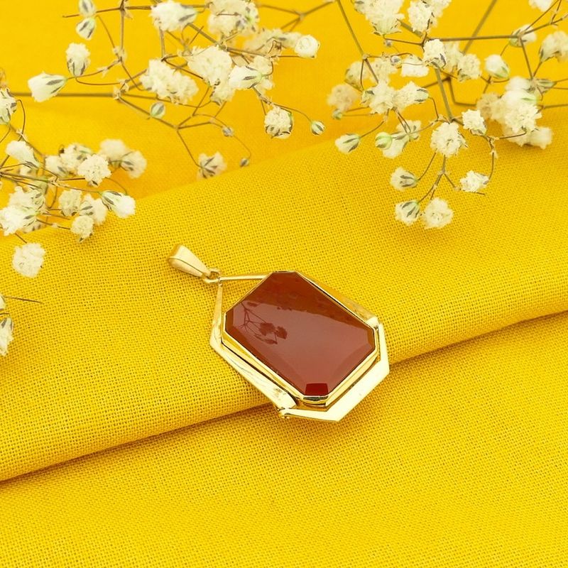 Image 2 of Vintage gold pendant with carnelian.