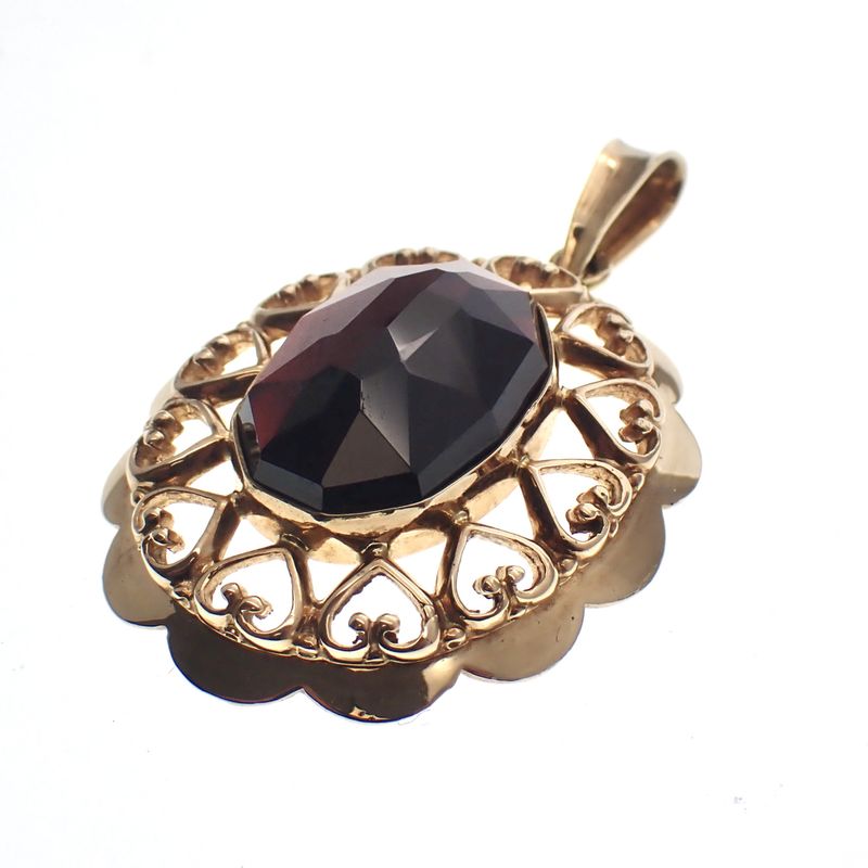 Image 3 of Vintage gold pendant with garnet stone.