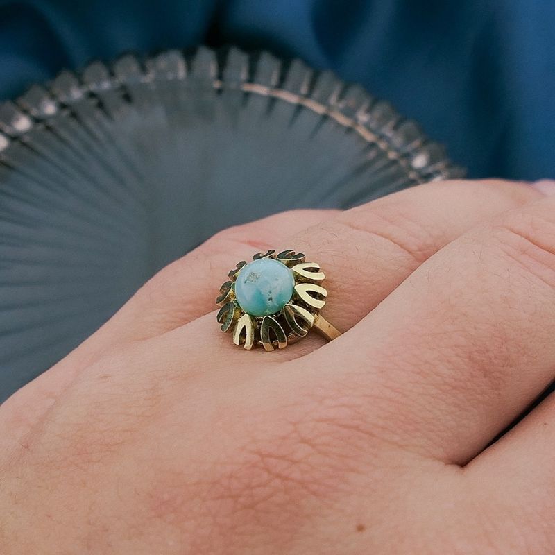 Image 4 of Vintage gold ring with turquoise