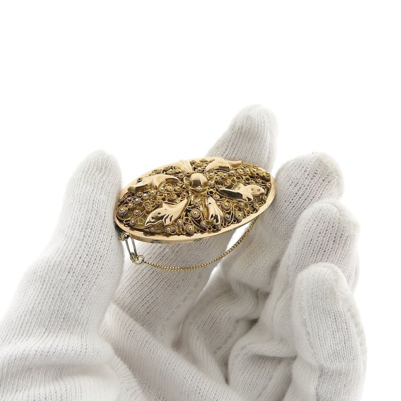 Image 9 of Antique two-tone gold brooch with filigree technique