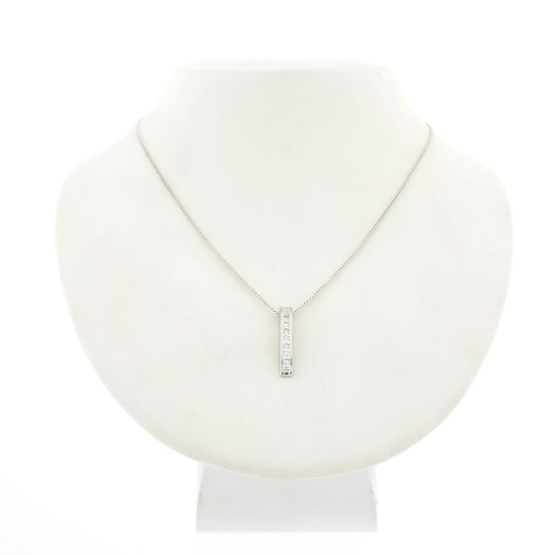 Image 5 of Silver pendant with zirconia stones