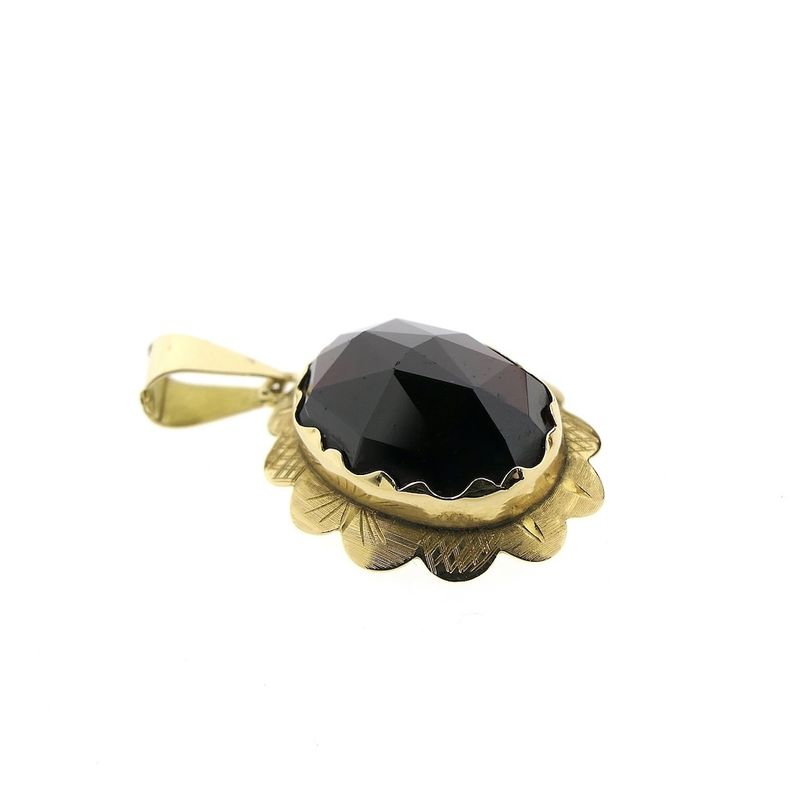 Image 2 of Vintage gold pendant with garnet