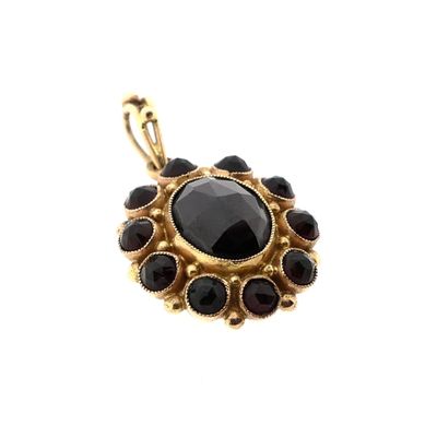 Image 2 of Gold pendant with garnet