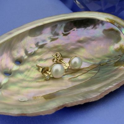 Gold stud earrings with pearl and diamond 0.05 ct. Image 2 of Gold stud earrings with pearl and diamond 0.05 ct.