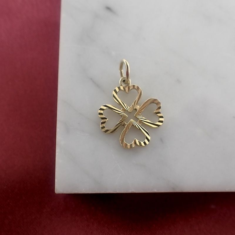 Image 2 of Gold pendant of a four-leaf clover