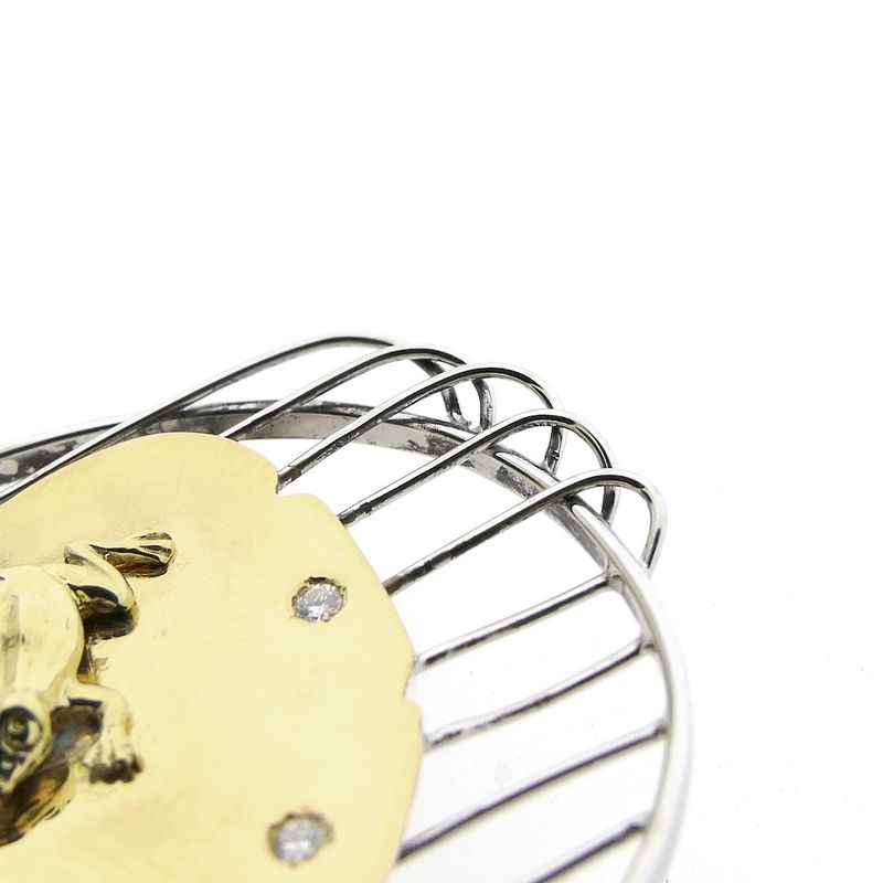 Image 9 of Two-tone gold brooch of a lily with a frog and diamond 0.09 ct.