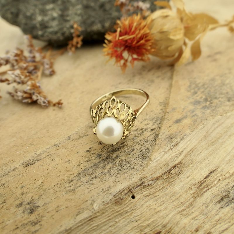 Image 2 of 8 carat ring with pearl