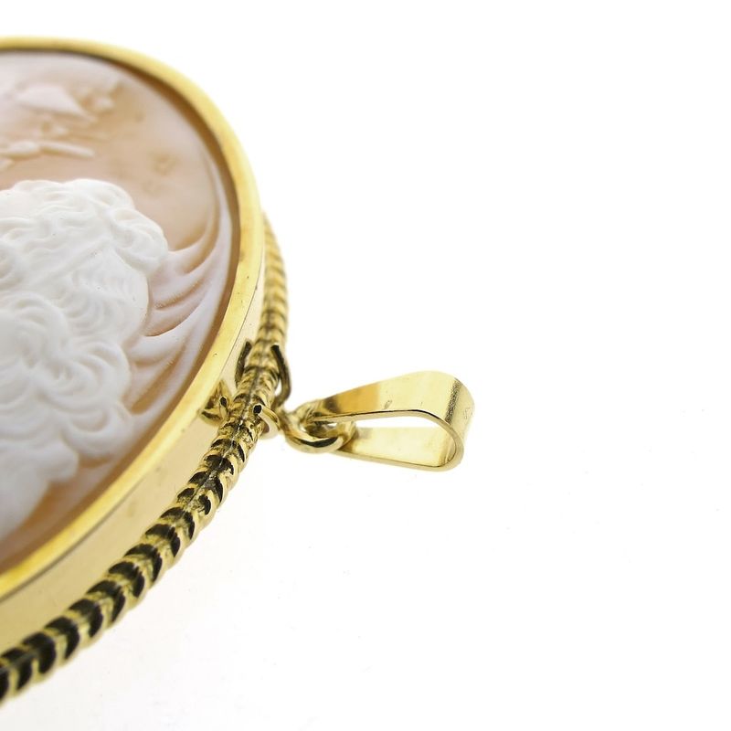 Image 4 of Gold brooch/pendant with cameo