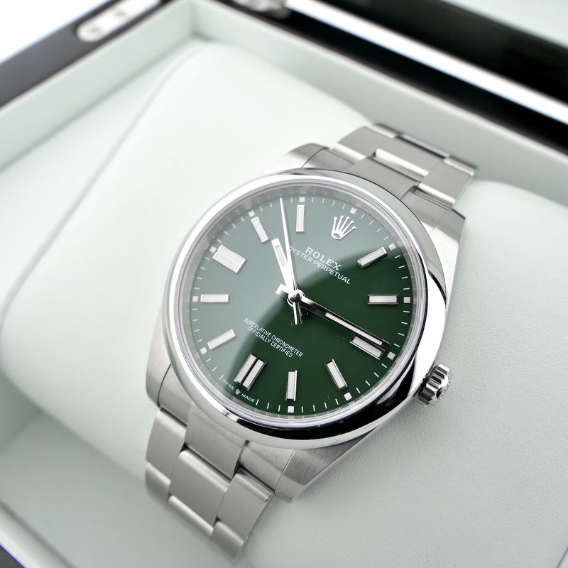 Image 15 of Rolex Oyster Perpetual 41 'Green' 124300; Automatic men's watch