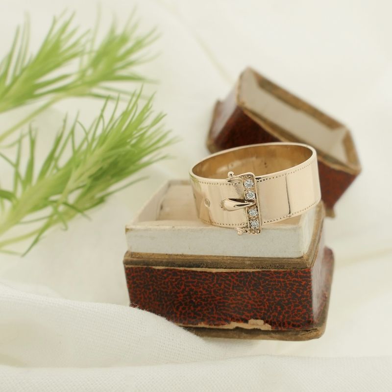 Image 2 of Gold belt ring with buckle and diamond | 0.02 ct.