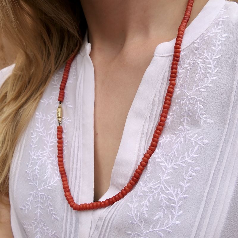Image 9 of Blood coral bead necklace with gold clasp; Antique | 67 cm