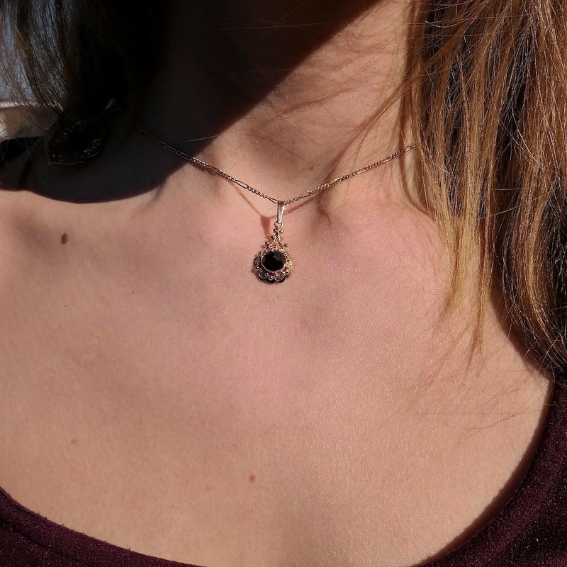 Image 4 of Vintage gold pendant with garnet