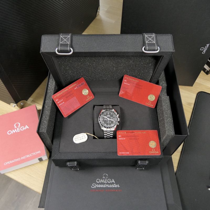 Image 14 of Omega Speedmaster Moonwatch 'Double Sapphire' 310.30.42.50.01.002; Chronograph men's watch