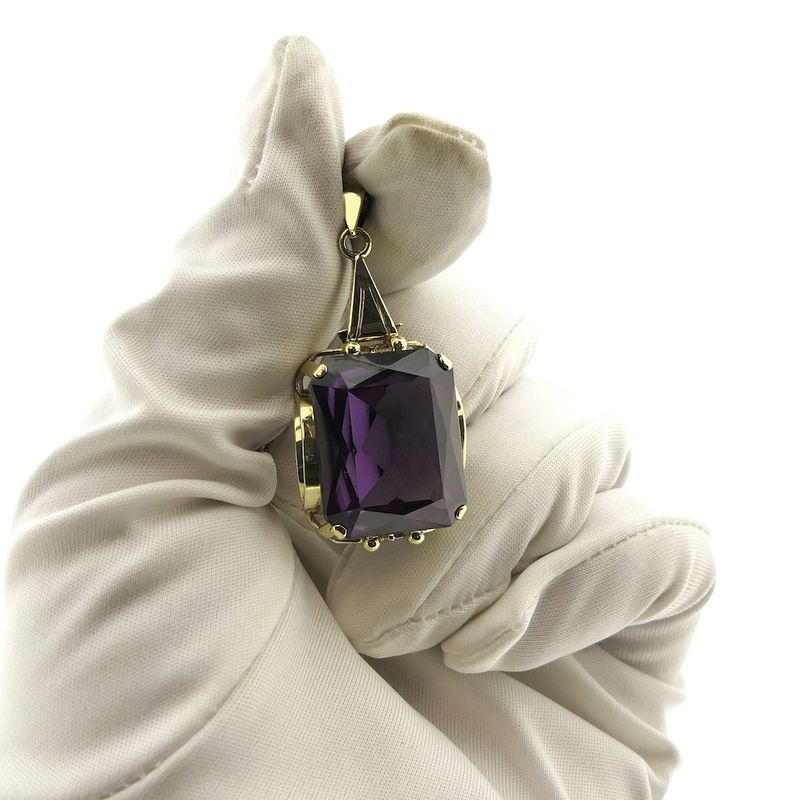 Image 7 of Gold pendant with synthetic sapphire