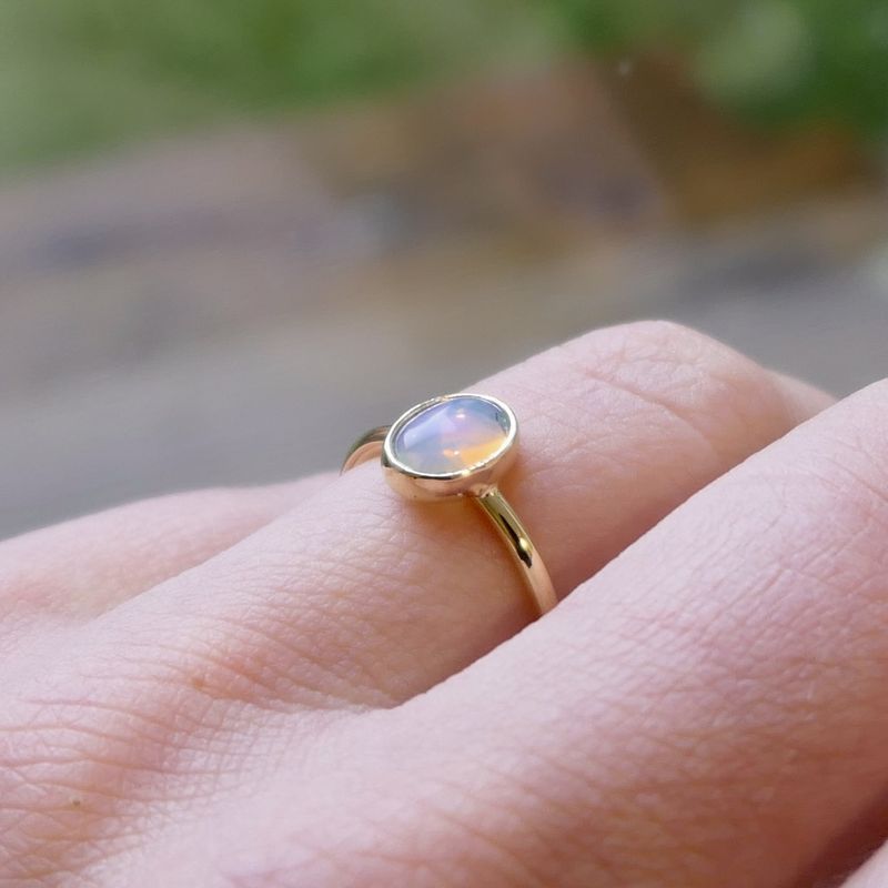 Image 8 of Gold ring with precious opal
