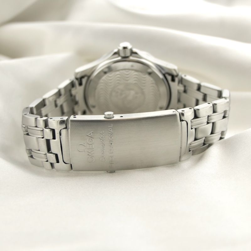 Image 18 of Omega Seamaster 300m 'James Bond' 2561.80.00; Men's diving watch