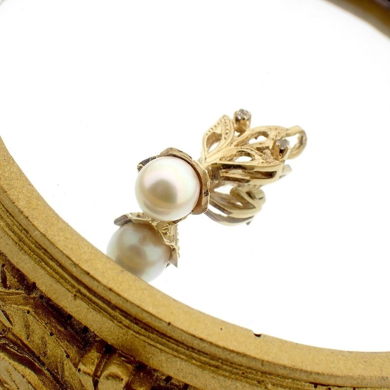 Image 4 of Gold pendant set with pearl and zirconia