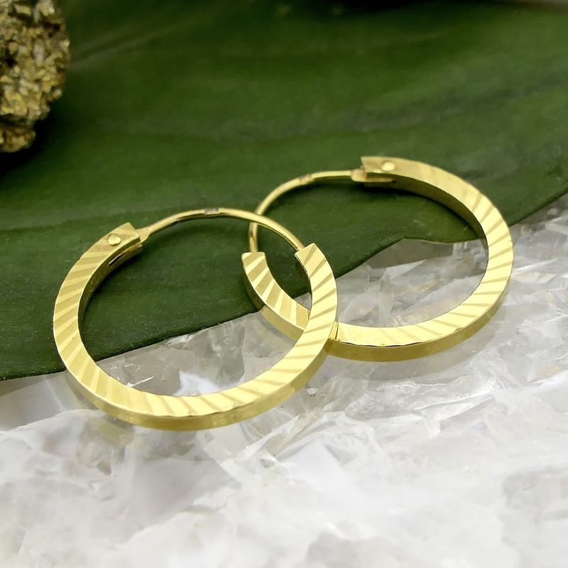 Image 2 of Gold subtle earrings | Ø 16.0 mm