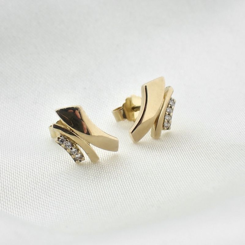 Image 4 of Gold stud earrings with zirconia