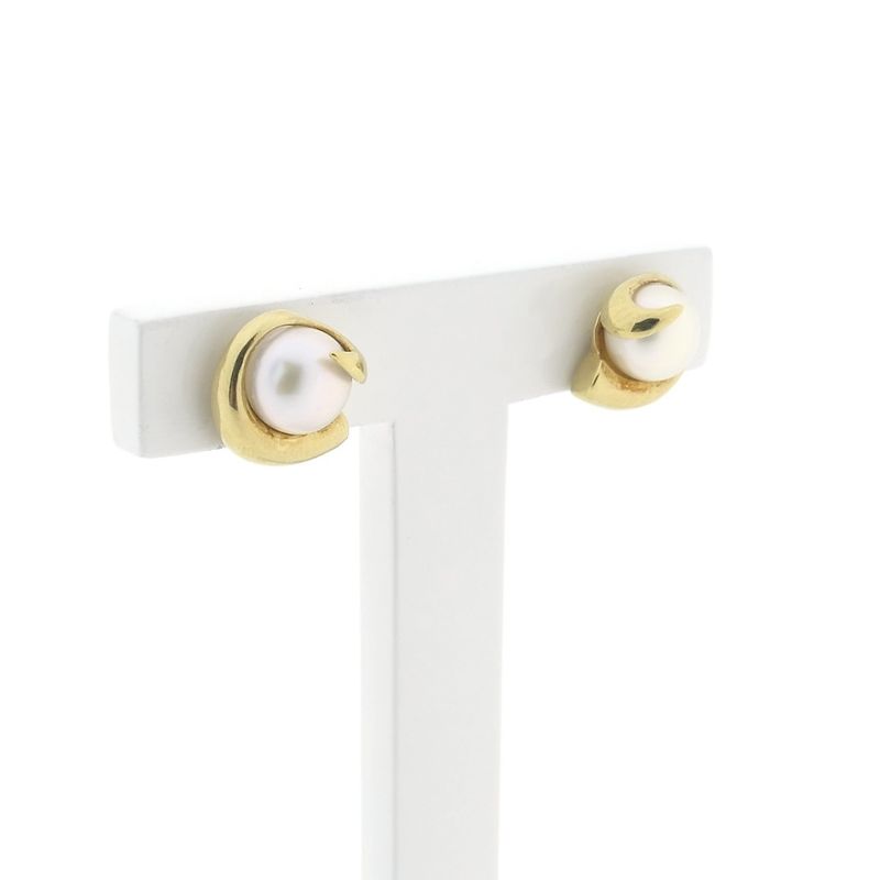 Image 3 of Gold stud earrings with pearl