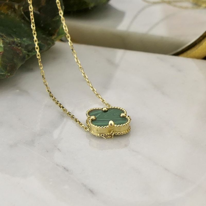 Image 9 of Gold anchor link necklace with a fixed pendant; four-leaf clover | 42 cm