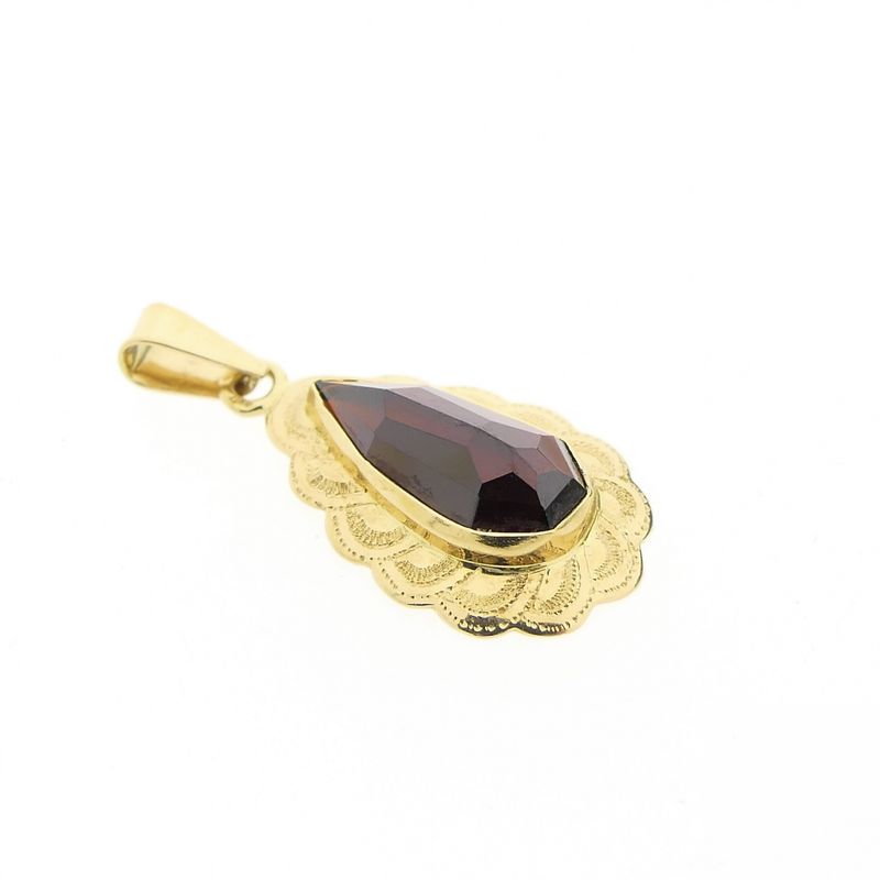 Image 4 of Vintage gold pendant with garnet