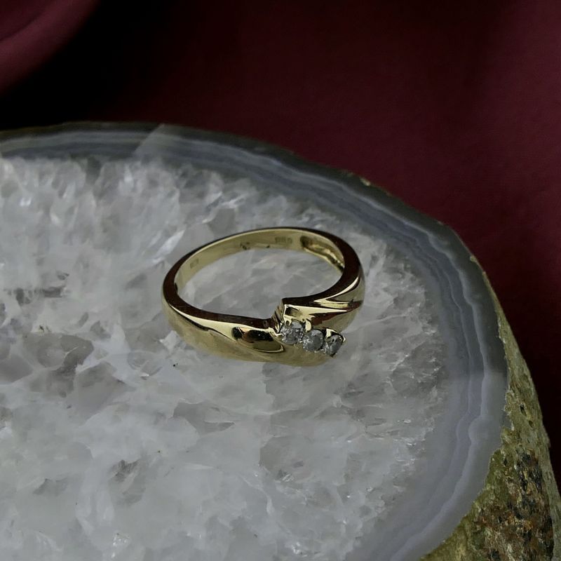 Image 2 of Gold ring with diamond; 0.12 ct.