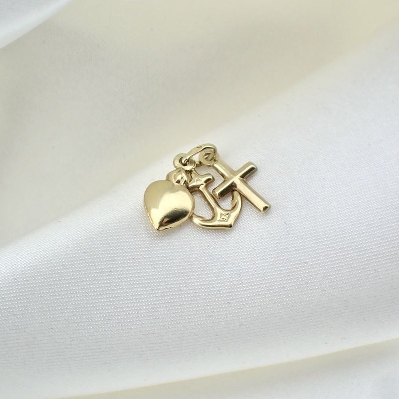Image 2 of Gold pendant; Faith, hope, and love