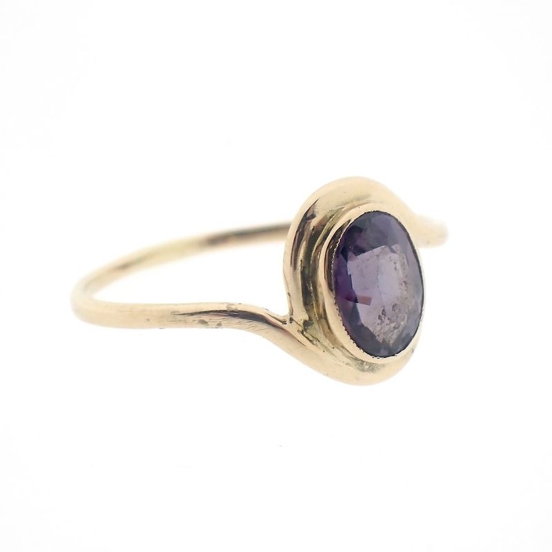 Image 5 of Vintage gold ring with purple sapphire