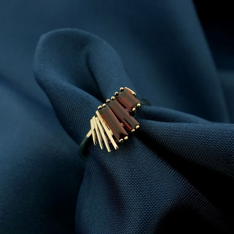 Image 2 of Gold ring with garnet stones | Art Deco
