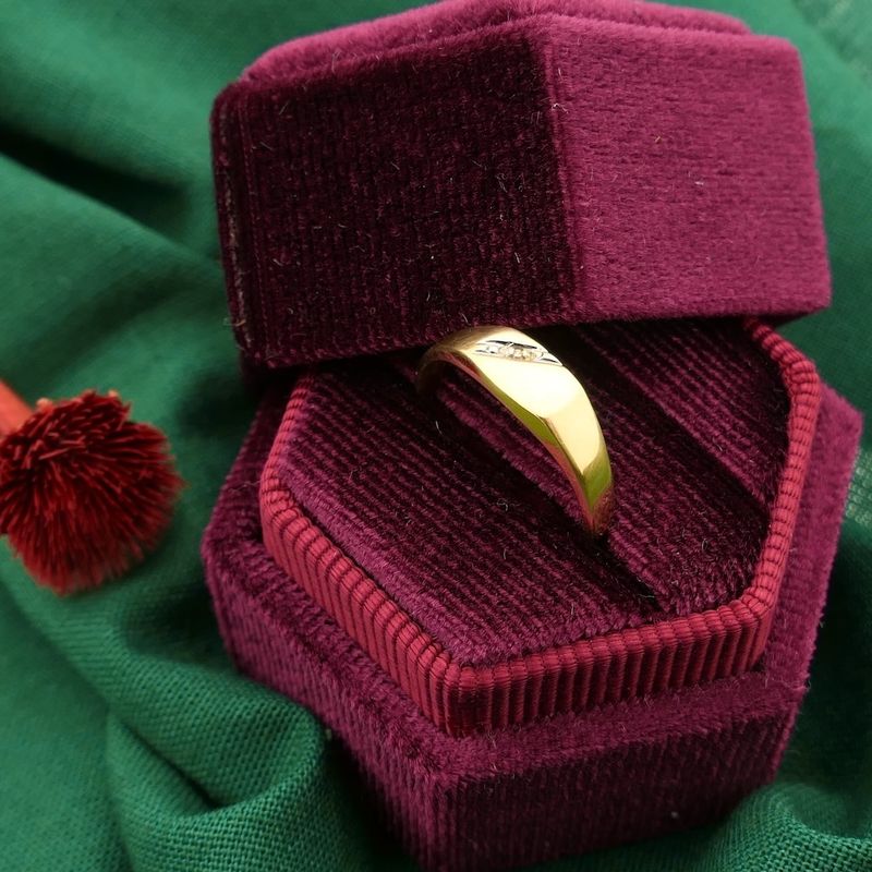 Image 2 of Gold ring with diamond | 0.005 ct.